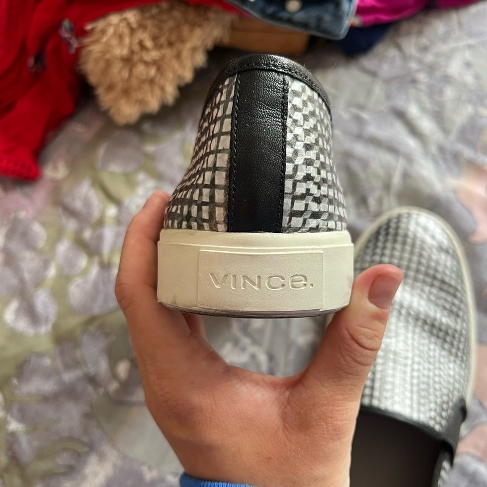 VINCE Slip Ons - Picture 5 of 7